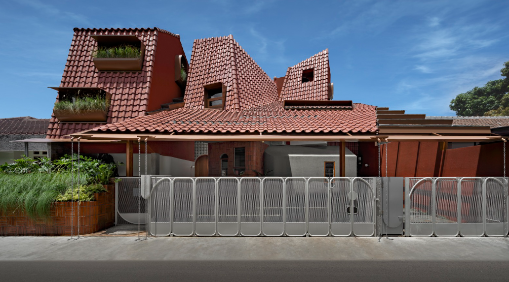 Genteng Kanmuri Distracted House Jakarta